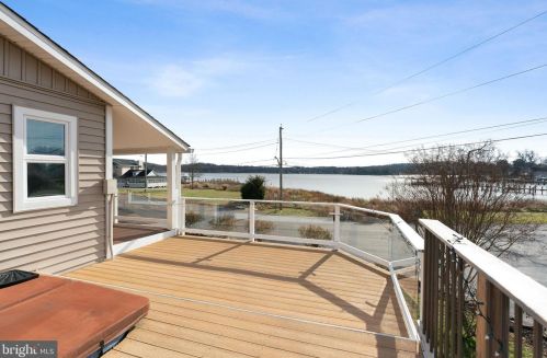 911 Shore Dr, Edgewater MD  21037-2512 exterior