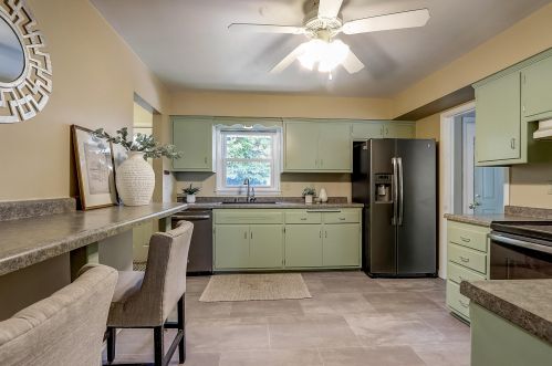 5536 Mohawk Ave, Milwaukee WI 53217-5034 exterior