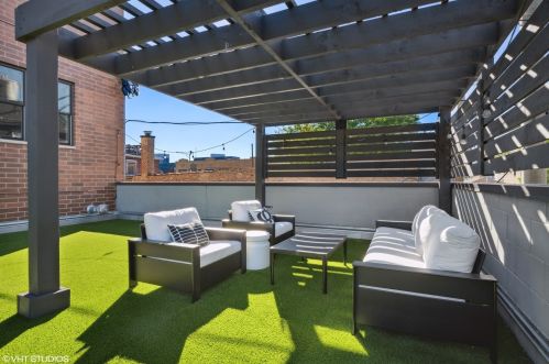 2550 Fullerton Ave, Chicago IL  60647-3148 exterior