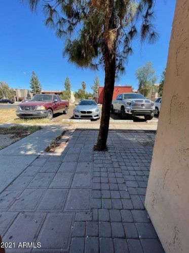 2725 Beck Ln, Phoenix AZ 85032-4255 exterior