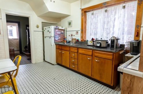 222 39 St, Pittsburgh PA 15201-1834 exterior