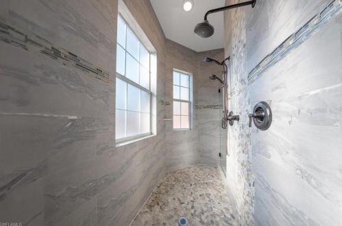 670 1 St, Naples FL 34117-5106 exterior