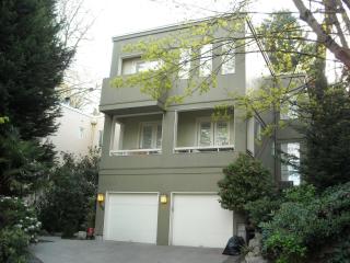 702 13th Ave, Seattle WA  98102-4624 exterior