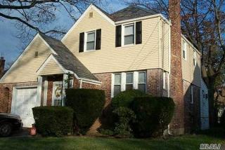 77 Horton Rd, Valley Stream NY  11581-3424 exterior