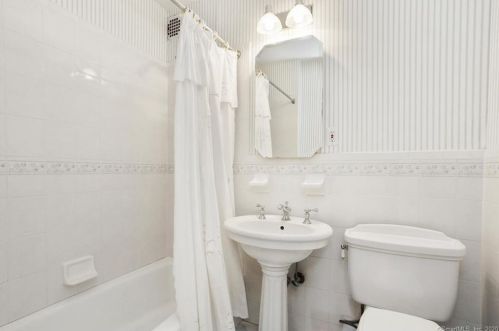 5 Putnam Hl, Greenwich CT exterior