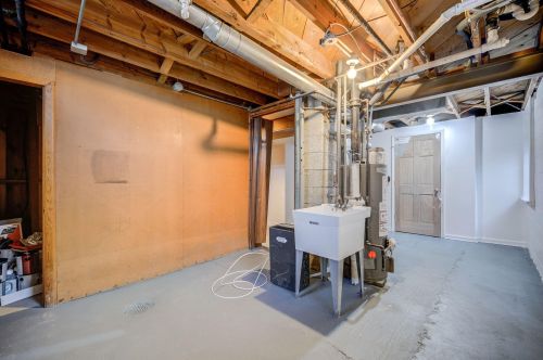 7800 Palmetto Ave, Milwaukee WI  53218-3750 exterior