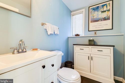 7804 Ridgecrest Dr, Alexandria VA 22308-1053 exterior