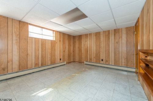 29 Westminster Ter, Town Center NJ 07052-2735 exterior