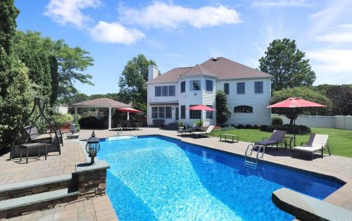 94 Caramel Rd, Commack NY 11725-1000 exterior