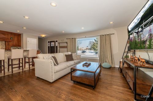 828 Stratford Ave, Elmhurst IL 60126-4651 exterior