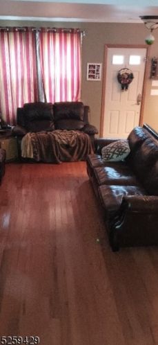 15 John St, West Milford Lakes NJ 07480-2138 exterior