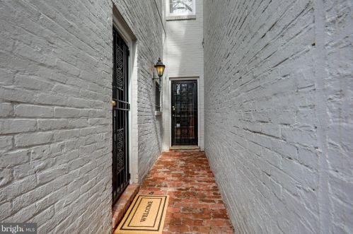 135 D St, Washington DC 20003-1809 exterior