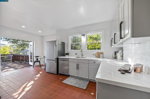 1368 Hopkins St, Berkeley CA 94707-2634 exterior