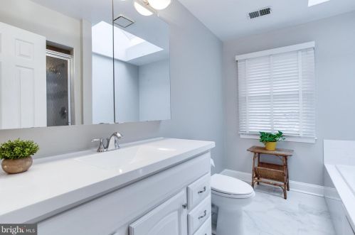 7308 Aynsley Ln, Mc Lean VA 22102-2931 exterior