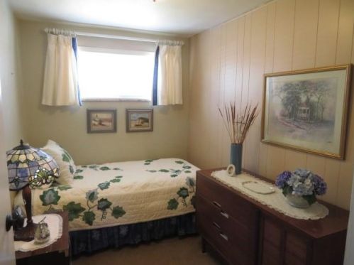 552 Lebanon Mnr Dr, Pittsburgh PA 15122-3225 exterior