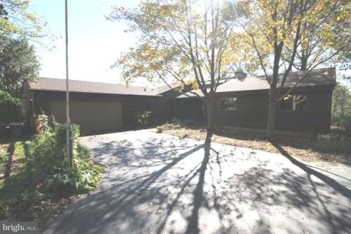 2050 Sunnyside Ave, Pottstown, PA 19464-3040