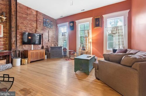 310 Catharine St, Philadelphia PA 19147-3229 exterior