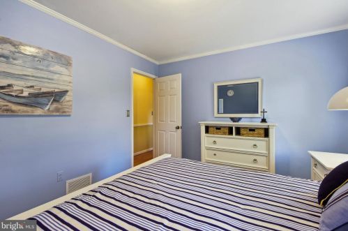 10316 Gainsborough Rd, Rockville MD 20854-4043 exterior