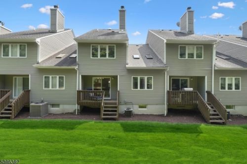 15 Lapis Cir, Town Center NJ 07052-2160 exterior