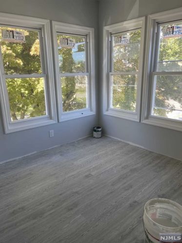 323 Crestview Pl, Teaneck NJ 07666-3204 exterior