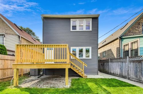 2830 Barry Ave, Chicago IL  60618-7016 exterior