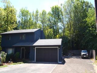 3106 Huber St, Portland, OR 97219-6998