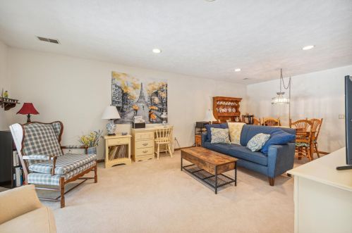 2235 Meadowglen Dr, Grand Rapids MI 49505-6302 exterior