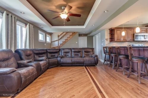 8020 Kilbourn Ave, Chicago IL 60646-5020 exterior