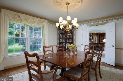 13508 Maidstone Ln, Rockville MD 20854-1030 exterior