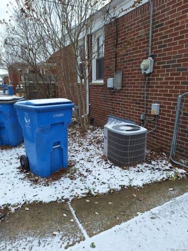 6865 Drexel St, Dearborn Heights MI  48127-2214 exterior