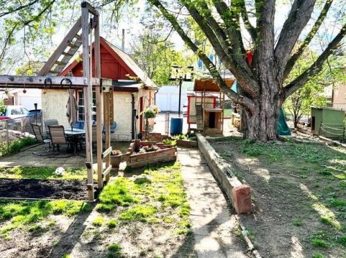 3220 Brownsville Rd, Pittsburgh PA 15227-2432 exterior