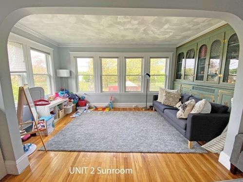 104 Side Pkwy, Newton MA 02458-1816 exterior