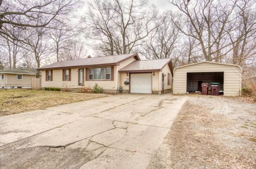 431 Giles Rd, Meskegon MI  49445-1319 exterior