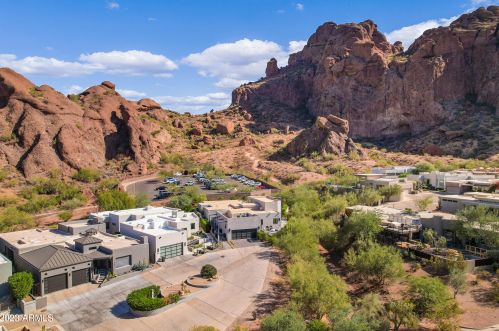 5841 Echo Canyon Cir, Phoenix AZ 85018-1243 exterior