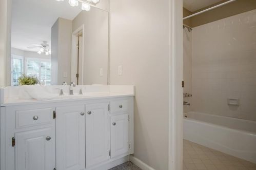 404 Colonsay Dr, Duluth GA 30097-4406 exterior