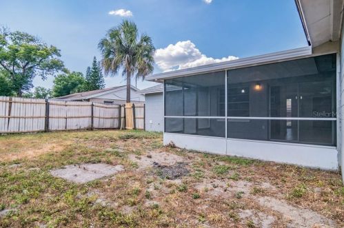 10112 Enchanted Oaks Ct, Tampa FL  33615-1616 exterior