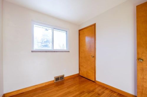 700 Southcrest Dr, Pittsburgh PA 15226-1238 exterior