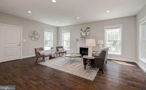 300 Mount Vernon Ave, Alexandria VA  22301-2232 exterior