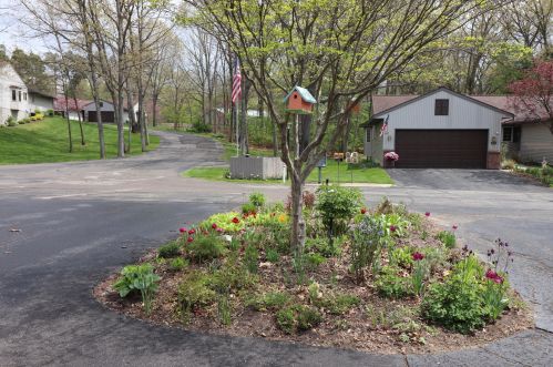 823 Highbanks Dr, Allegan, MI 49010-2100