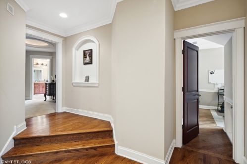 695 Mitchell Ave, Elmhurst IL 60126-4855 exterior