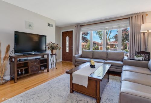 7327 Pensacola Ave, Chicago, IL 60706-1156