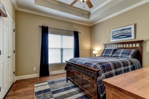 1757 Woodlake Rd, Denison TX 75021-8020 exterior