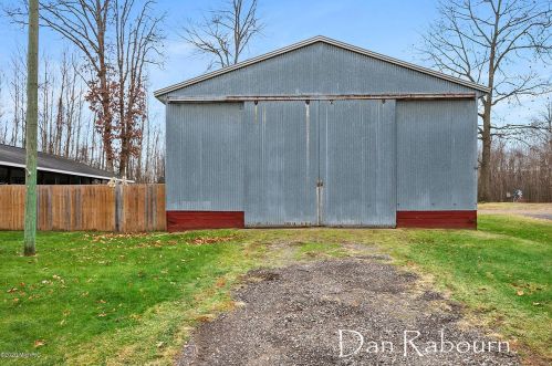 1662 136th St, Grant MI 49327-9643 exterior