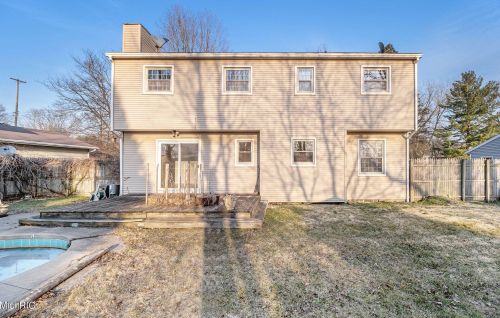 7222 Capri St, Kalamazoo, MI 49002-9417