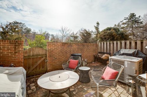 2645 Centennial Ct, Alexandria VA 22311-1304 exterior