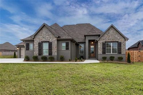 8201 La Casa Ave, Springdale, AR 72762-4266