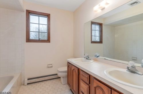 12 Fox Chase Rd, Parsippany NJ 07834-3001 exterior