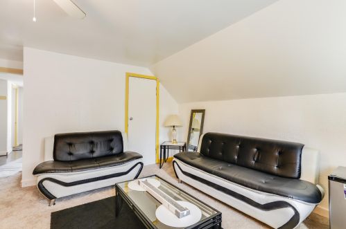 3746 2nd Ln, Milwaukee WI 53212-1516 exterior