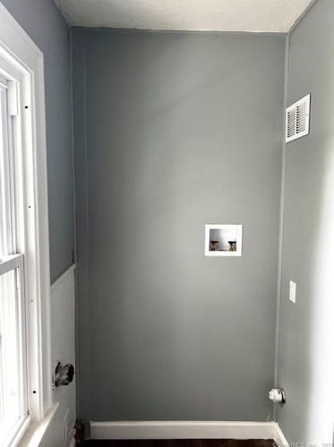 8 Mtn Vw Ave, Enfield CT 06082-3640 exterior