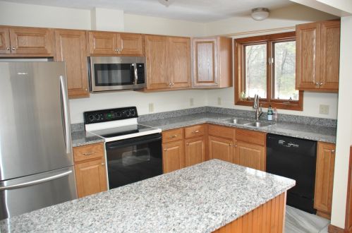 8 Brookwood Dr, Concord, NH 03301-1800